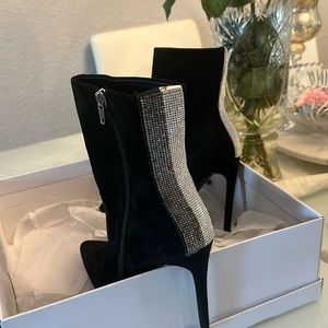 St. Maiden suede ankle boots